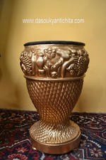 Tavolino-colonna dorato con piano in marmo