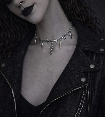 Collana girocollo croce gotica