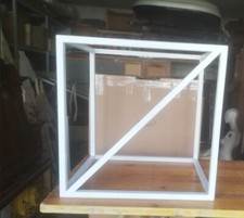 cubotto rettangolare struttura ferro bianco allestimento vetrina