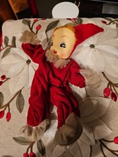 Pixie bambola abbraccia albero