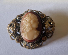 Antica Spilla Cameo Art Deco '900 Conchiglia Metallo Dorato traforato.