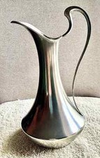 Brocca peltro Frasio 95% marcato. Oggetto artistico vintage altezza 24 cm.