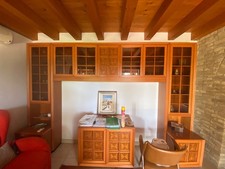 credenza antica con vetrinetta