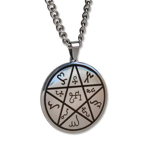 Collana con ciondolo pentacolo