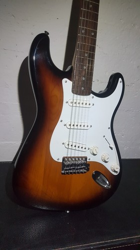 Squier fender strat - squier, di