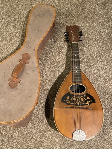 Antico mandolino con retro - , ad