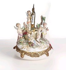 Antico Gruppo In Porcellana Capodimonte Amorini Angioletti Putti Pozzo Scultura 