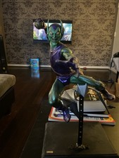 Vendo la mia statua di goblin verde personalizzata da 14 pollici. Unico nel suo genere