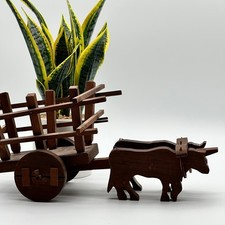 Bue e carro in legno rustico