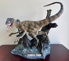 #3283 Statua perfetta Jurassic