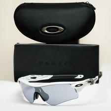 Occhiali da sole Oakley Radarlock Path (A) OO 9206 02 scudo bianco opaco ardesia iridio