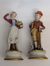Coppia statuine in ceramica Capodimonte in perfette condizioni H cm20