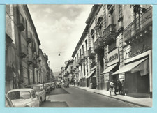 cartolina fotografica GIARRE (Catania) Corso Italia con auto e motoape anni '50 