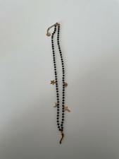 Collana con perline nere e ciondoli rose gold in acciaio inossidabile