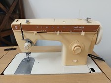 Macchina da cucire Singer con mobiletto 