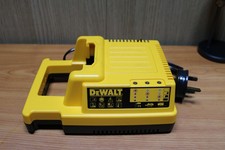 DeWalt DE9000 Caricabatteria 28V/36V Li-ion Caricabatteria 220-240V UK Presa a Parete