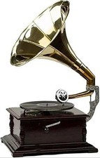 Antico grammofono HMV