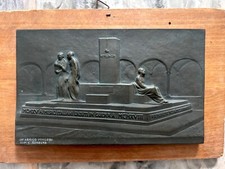 Targa  in bronzo dedicata  "Ai Medici Italiani caduti in guerra"