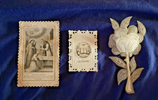 LOTTO DI 3 SANTINI ANTICHI MERLETTATI UNO IN PERGAMENNA  APRIBILE