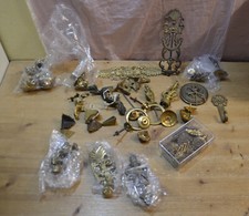 LOTTO CON VECCHI ACCESSORI E