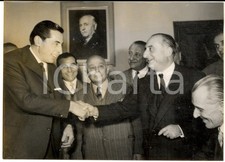 1955 ca MILANO Fausto COPPI rinnova il contratto con la "Edoardo Bianchi" *Foto