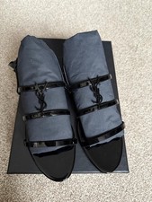 Sandali piatti YSL Cassandra