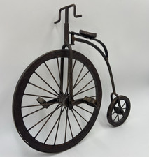 Scultura asta filo metallo