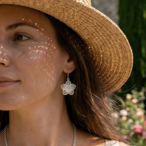 Collana lega con fiori cavi - con,