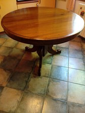 TAVOLO ROTONDO LUIGI FILIPPO '800 IN NOCE  CON GAMBA CENTRALE TORNITA