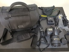 Nikon D7000 DSLR con obiettivo