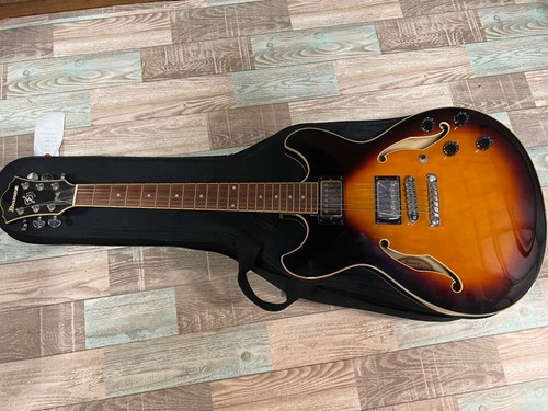 Chitarra elettrica semivuota