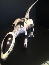 B48) WowWee RoboReptile Robot