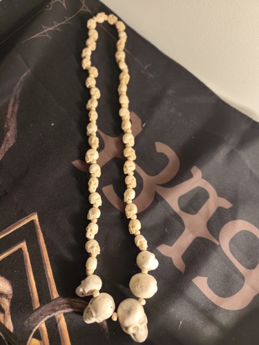 Collier crânes sculptés - crânes,