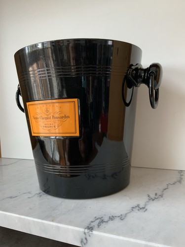 Veuve clicquot champagne - veuve,