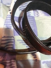 Cintura In Pelle Vera. Leggera Perdita Colore Davanti. Guardare Foto