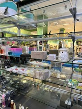 scaffali 9 Metri Con Ripiani In Vetro E Cassetti