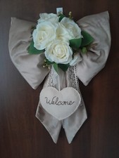 Fiocco in velluto con rose artificiali, feltro e pizzo Realizzato ricamato mano