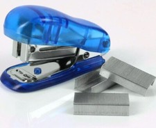 MINI CUCITRICE BLU + 500 GRAFFETTE OMAGGIO kit rilegatura carta scrivania ufficio cancelleria