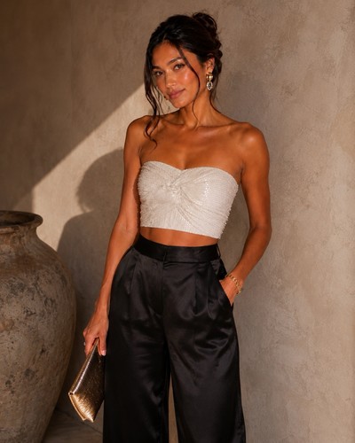 Top nuovo con etichette