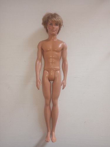 Bambola barbie ken - bambola, bacio