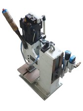 Pressa pneumatica a leva