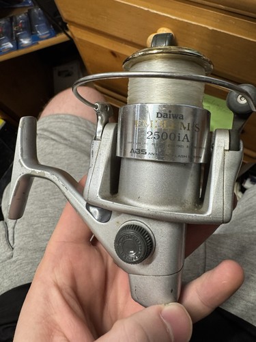 Daiwa emblem 2500 made in - daiwa,