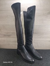 Stivali donna ZARA sopra il