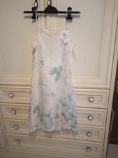 Abito  elegante per bambina in ottime condizioni. Ideale per serate estive