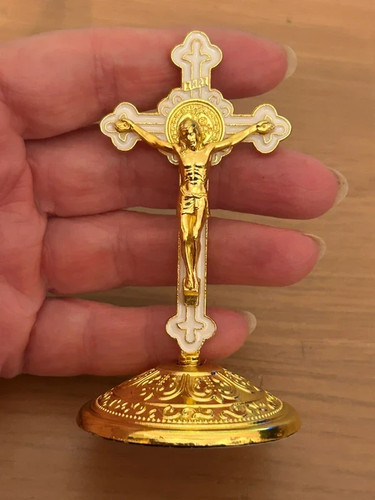 Freestanding gold tone - , cross