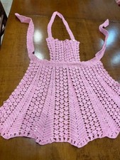 GREMBIULINO CUCINA FATTO A MANO ALL'UNCINETTO CON LAVORAZIONE VENTAGLI COL. ROSA