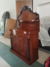 Elegante credenza antica in