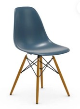 VITRA EAMES PLASTIC SIDE CHAIR
