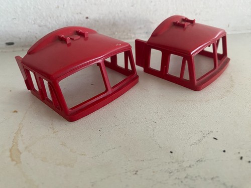 Unusual red triang - red,
