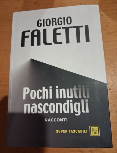 Libro pochi inutili - pochi,